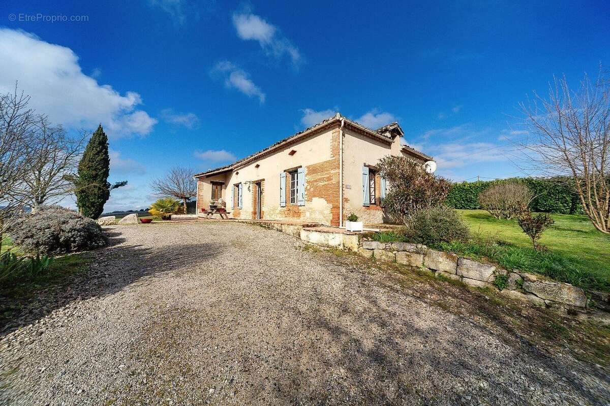 Jolie propriété de caractère à proximité de Lauzerte - Maison familiale ou double habitation sur 2 912 m² - photo 18