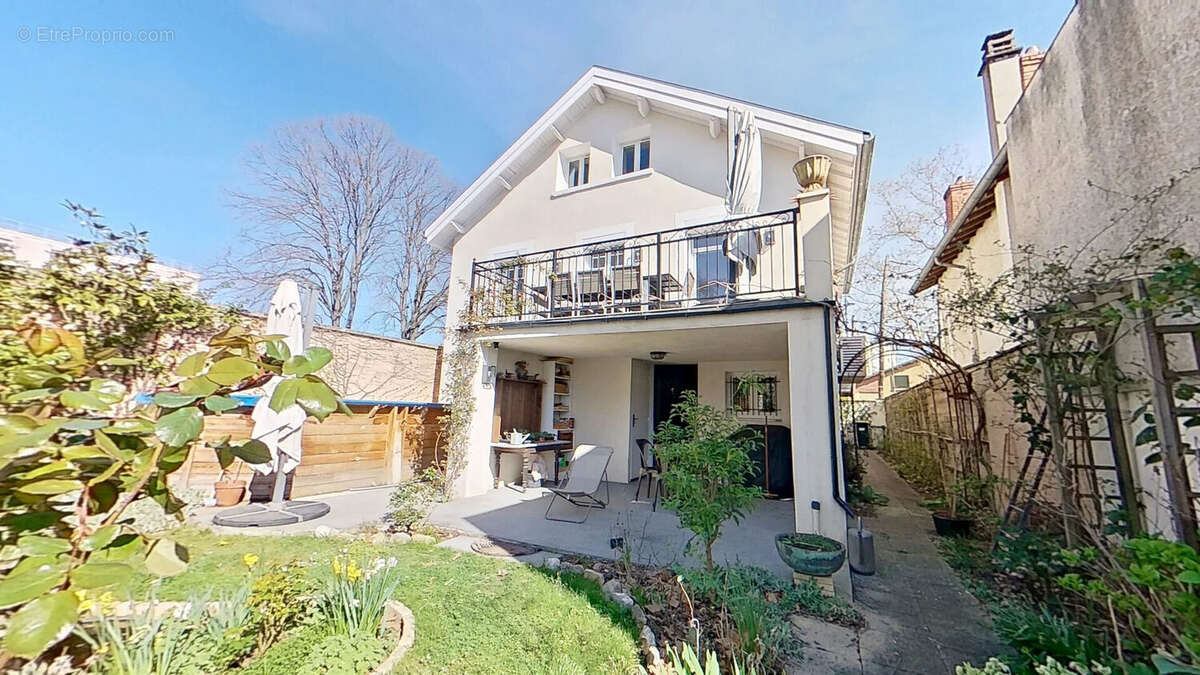 Maison à LYON-8E