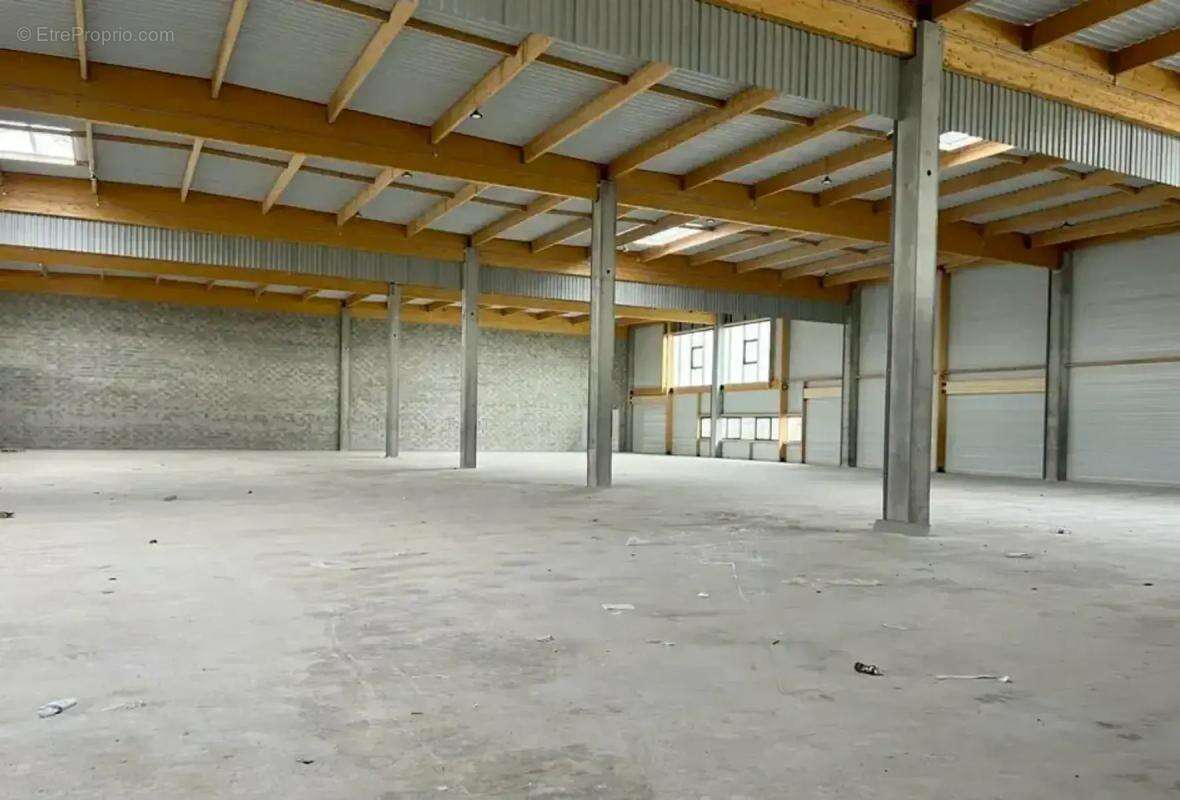 Commerce 1971 m² à Tremblay-En-France  - photo 8