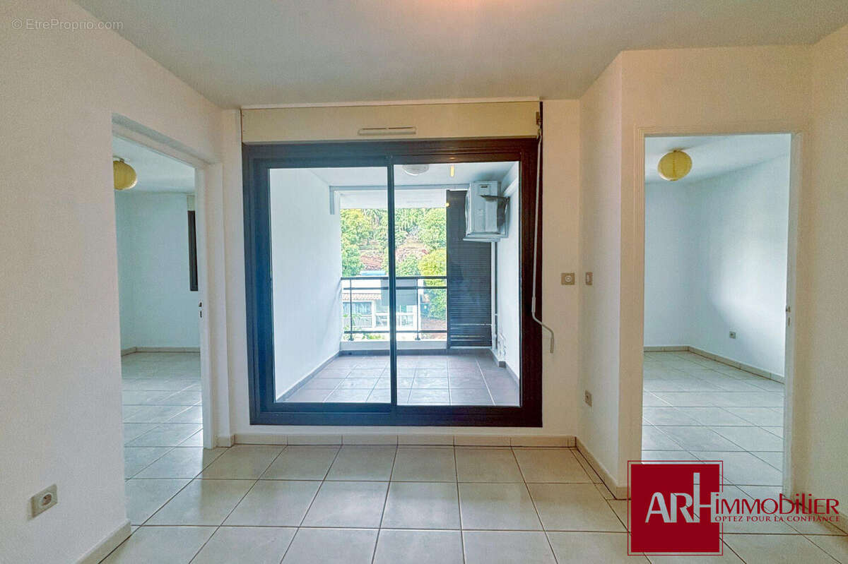 Appartement 59 m² à Saint-Denis  - photo 3