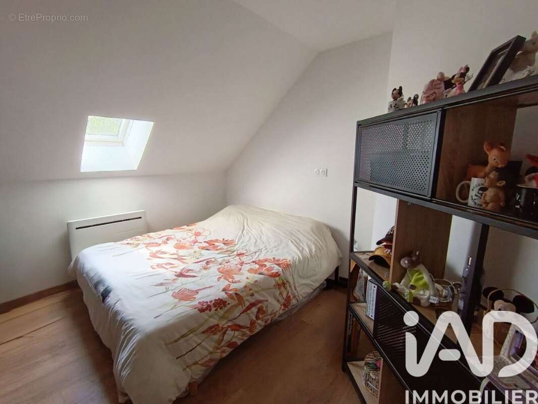 Maison 144 m² à Saint-Malo-Des-Trois-Fontaines  - photo 9
