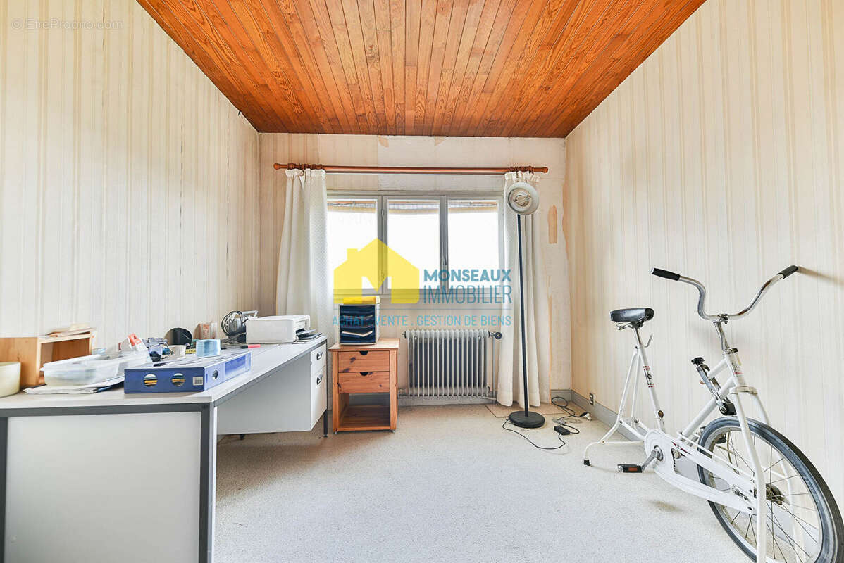 Maison à SAINTE-GENEVIEVE-DES-BOIS