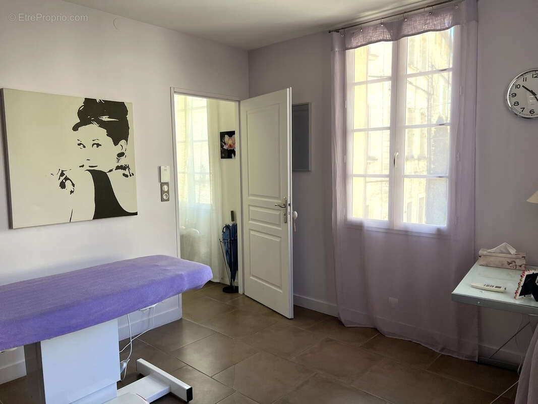 Commerce à VILLENEUVE-LES-AVIGNON