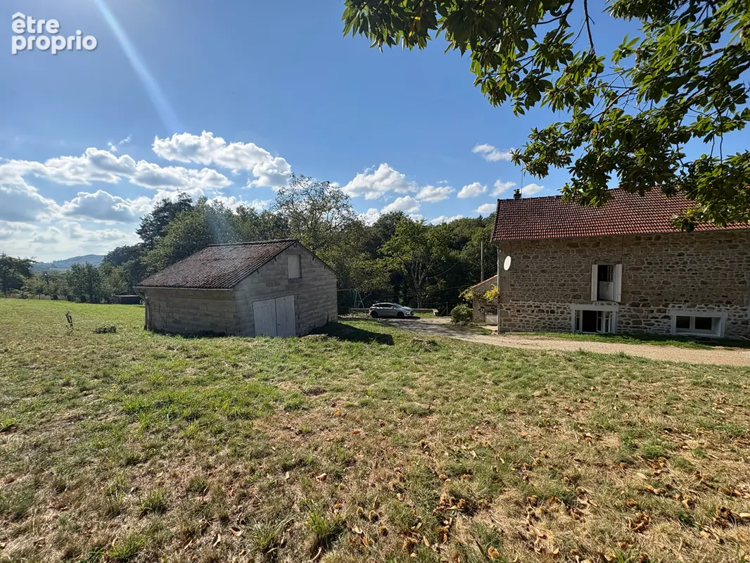 Maison mitoyenne en pierre sur la commune de St Julien le Petit - photo 2
