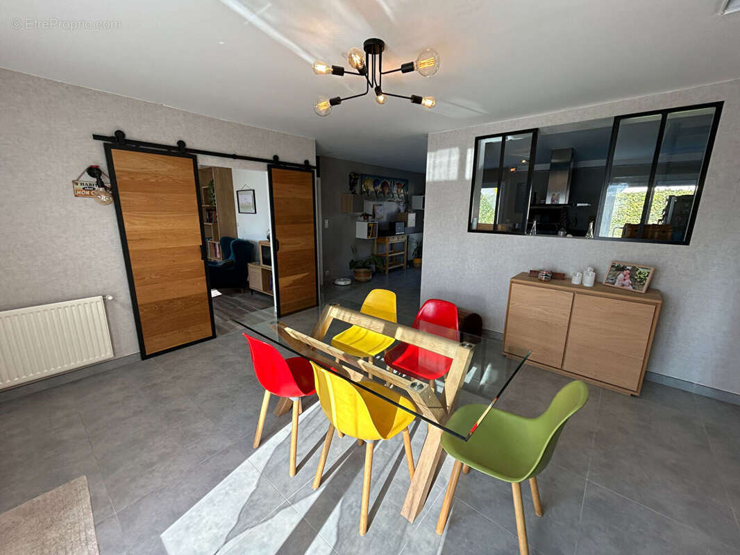 Maison à SAINT-CLEMENT-DE-LA-PLACE