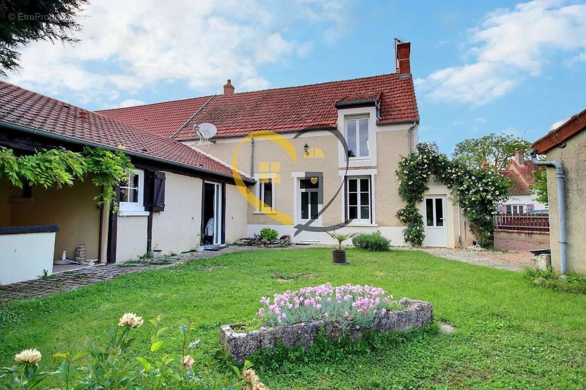 Maison à SAINT-GERMAIN-DES-BOIS