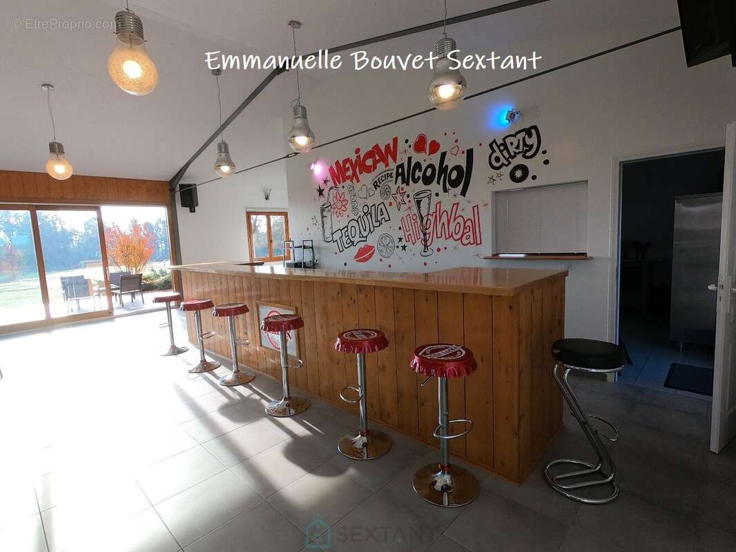 Superbe domaine touristique, 3 ha, 5 chalets bois, salle de réception, maison d'habitation, piscine, divers dépendances - photo 27