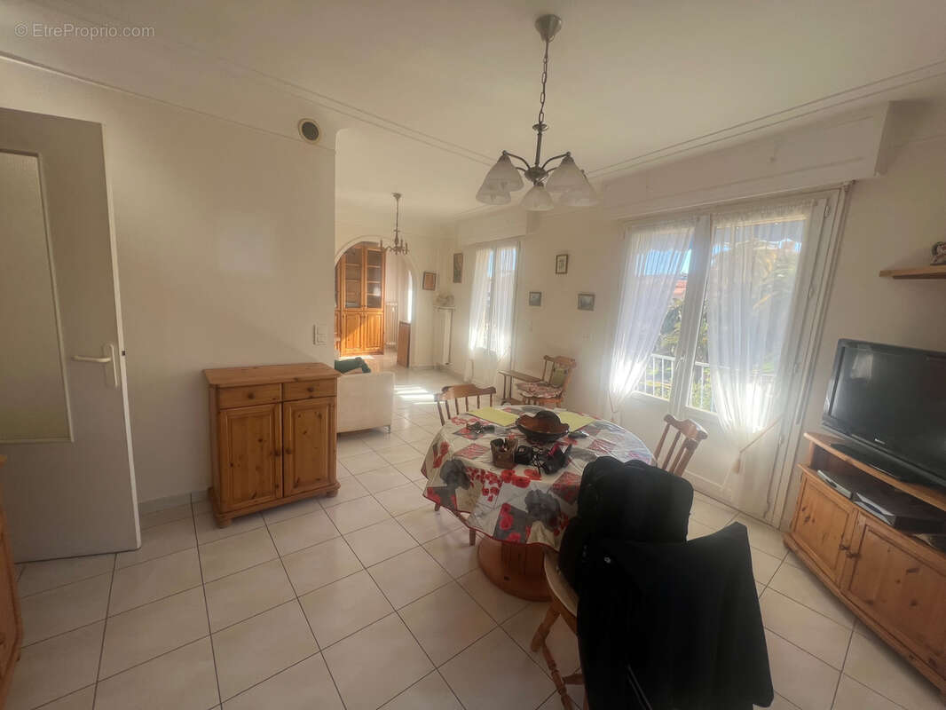 EXCLUSIVITE- BAISSE DE PRIX-Bel emplacement pour ce T3 de 77m2 avec vue dégagée sur Tennis Club de Menton-Balc - photo 5