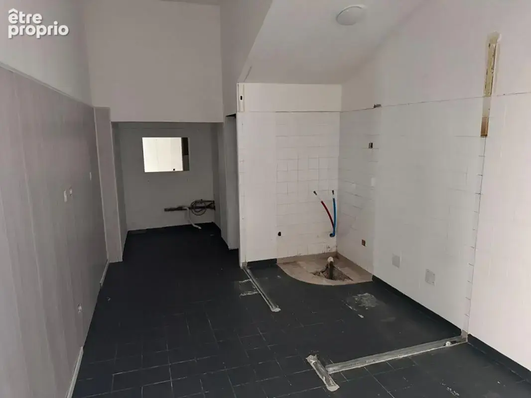 Local commercial 124 m² en emplacement stratégique, vitrine sur avenue - photo 11