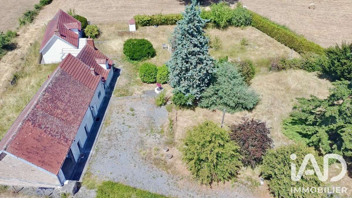 Maison 126 m² à Saint-Saturnin  - photo 4