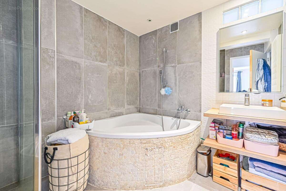 Appartement à CHARENTON-LE-PONT