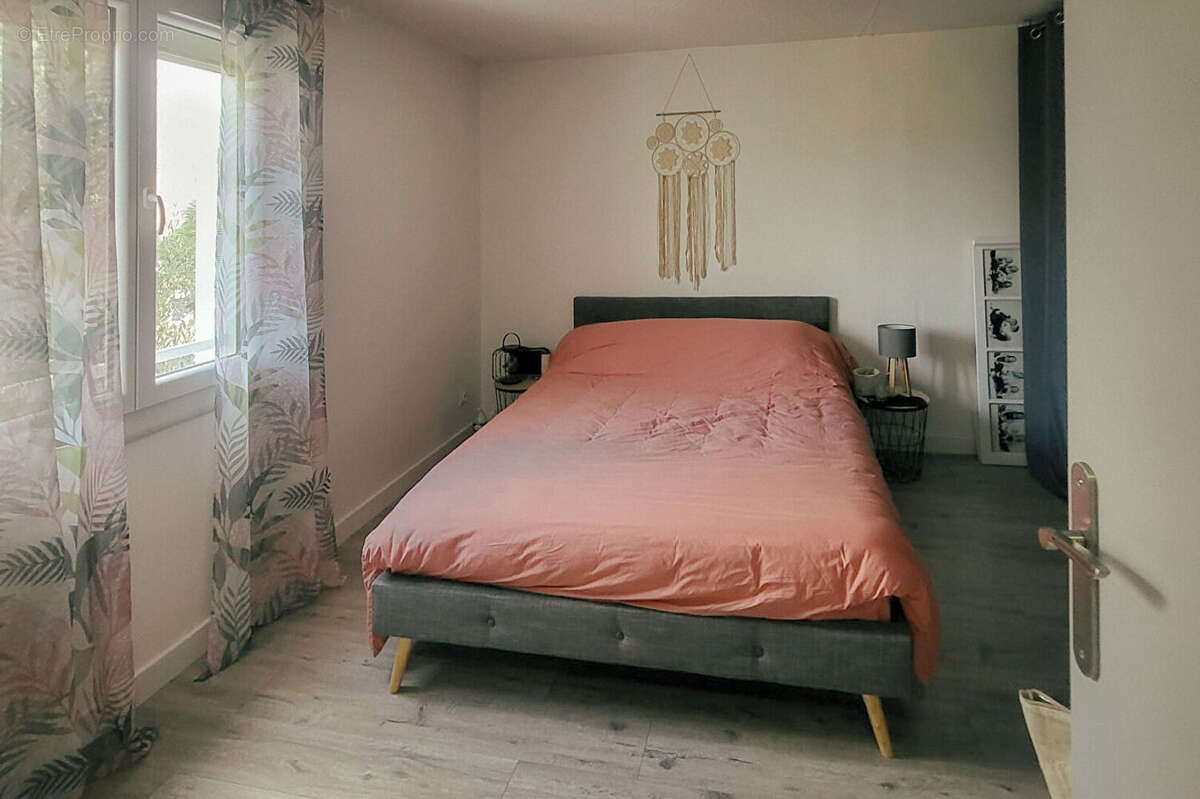 CARCASSONNE - PALAJA Villa T4 166m² (90m² hab.)  avec jardin, piscine, sous-sol, et garage - photo 14