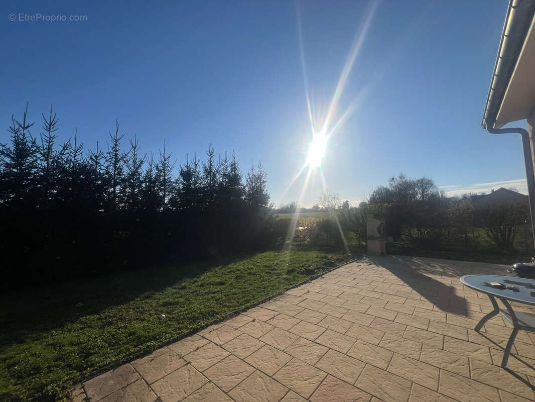 Maison à AMBLANS-ET-VELOTTE