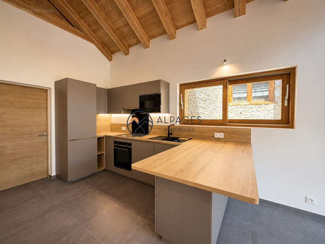 Appartement 81 m² à Vars  - photo 2
