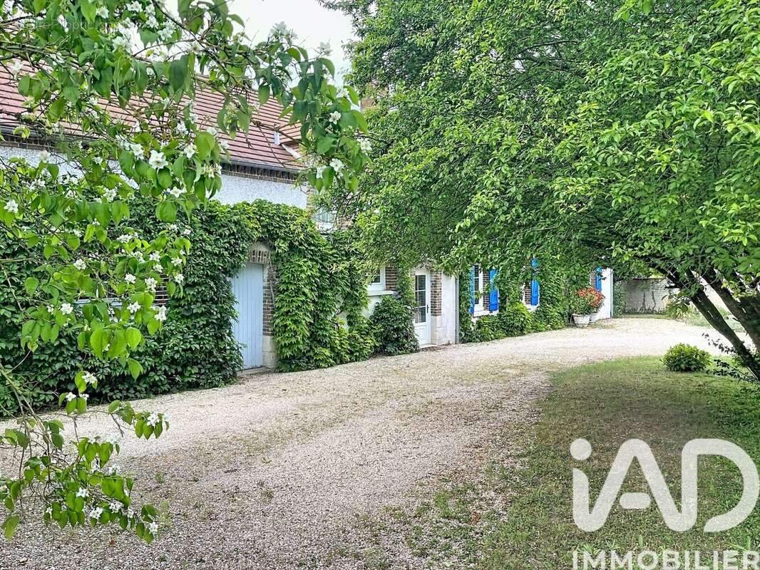 Maison 230 m² à Villevoques  - photo 2