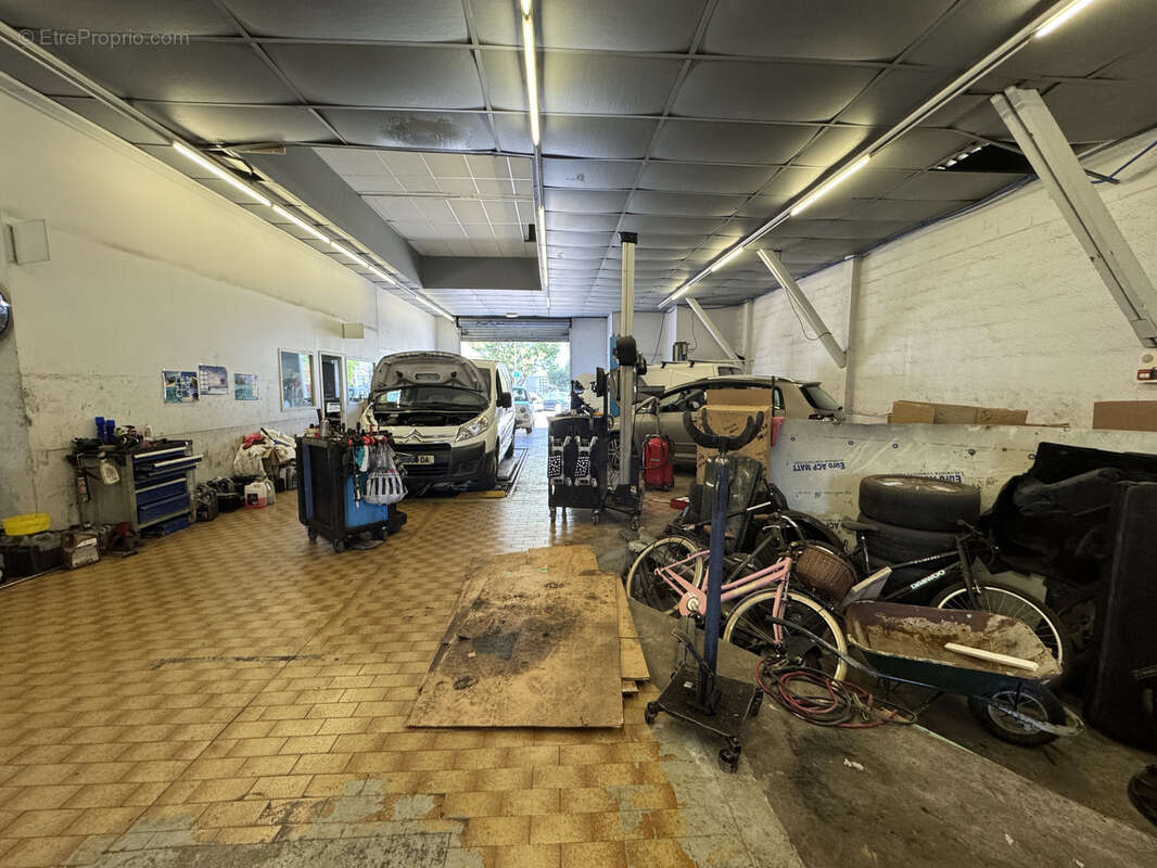 Commerce à MARSEILLE-9E