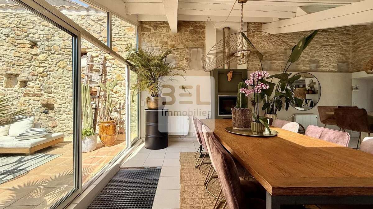 Maison à LAUDUN-L'ARDOISE