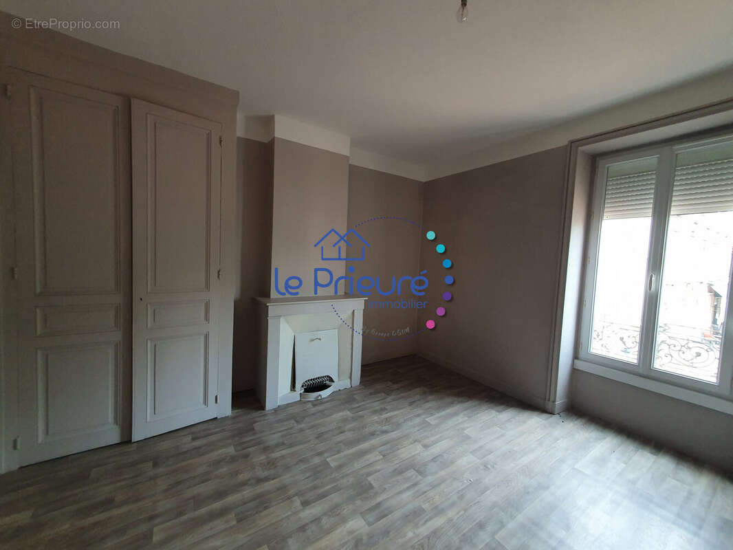 Appartement 684 m² à Roanne  - photo 7