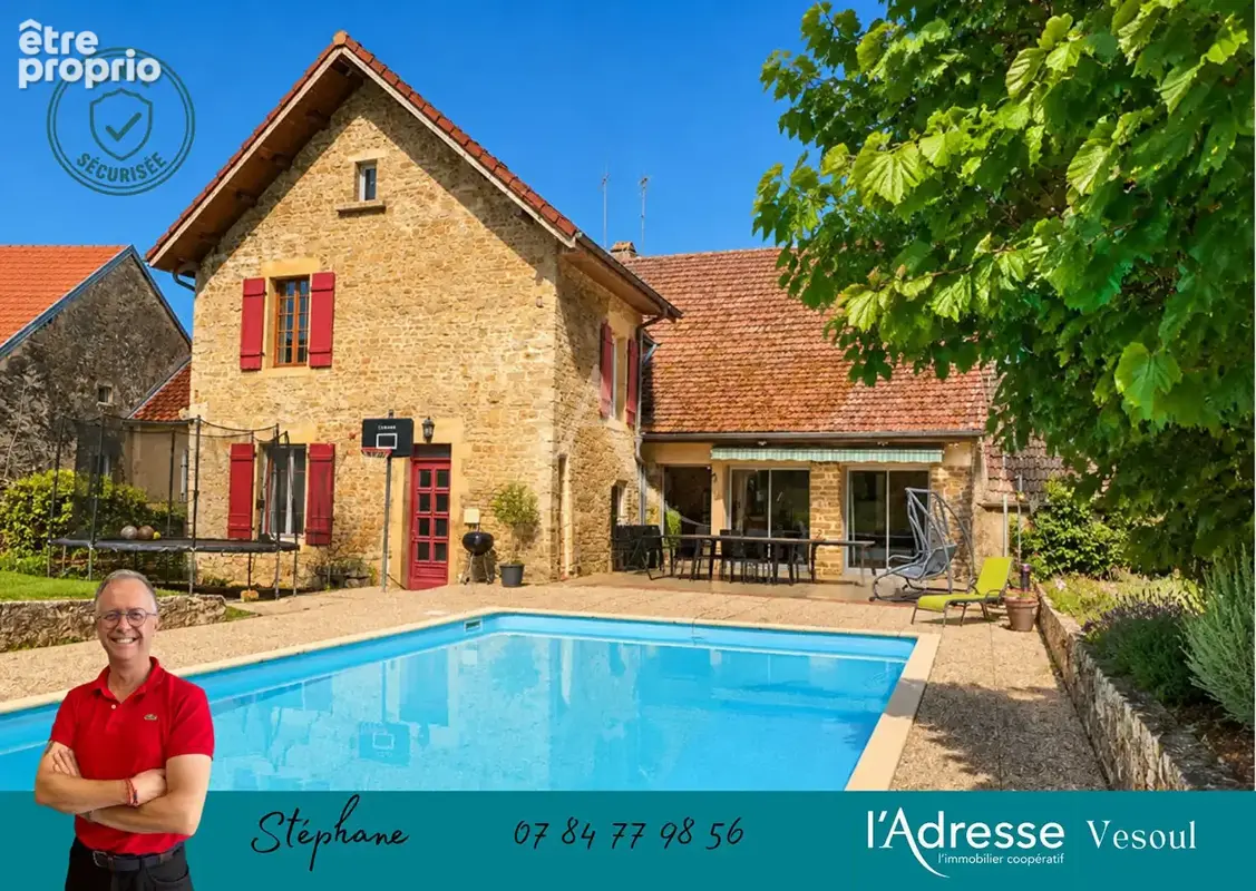 Maison mitoyenne de village avec 5 chambres et plus - photo 1