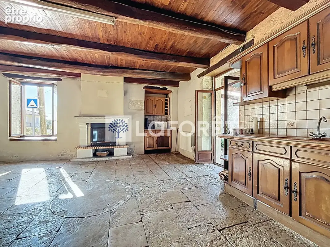 À vendre - Charmante maison en pierre à Maillé, entre Parthenay et Poitiers - photo 3