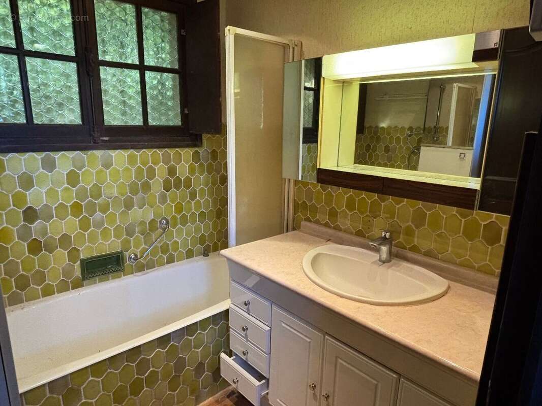 Maison à LES ISSAMBRES