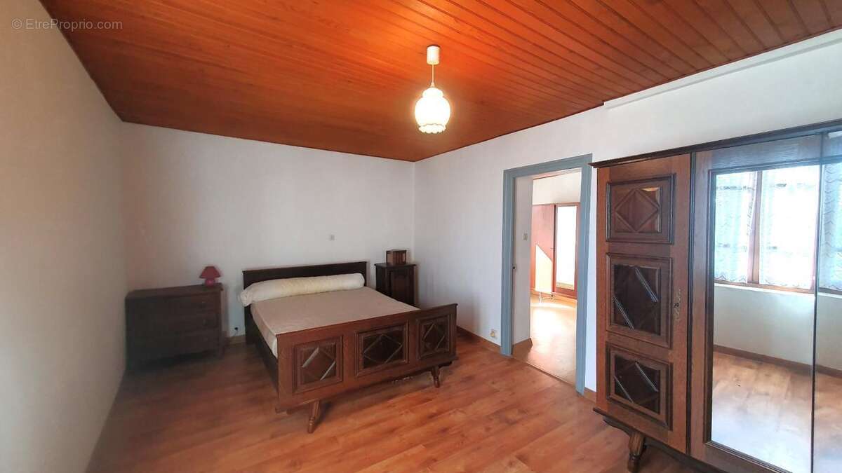 Maison à LA SALVETAT-PEYRALES