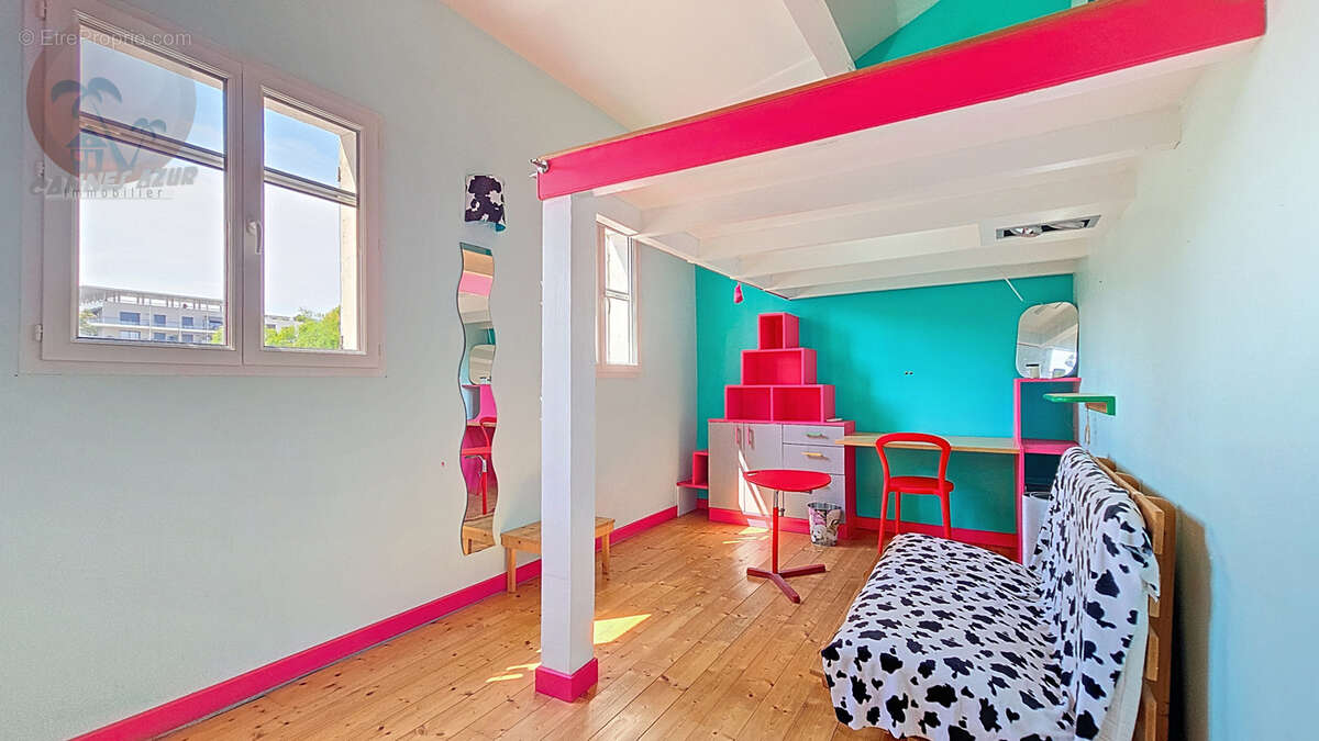 CANNES-LA-BOCCA à vendre maison 6 pièces de 131 m2 sur un terrain de 386 m2 avec piscine hors sol - photo 16