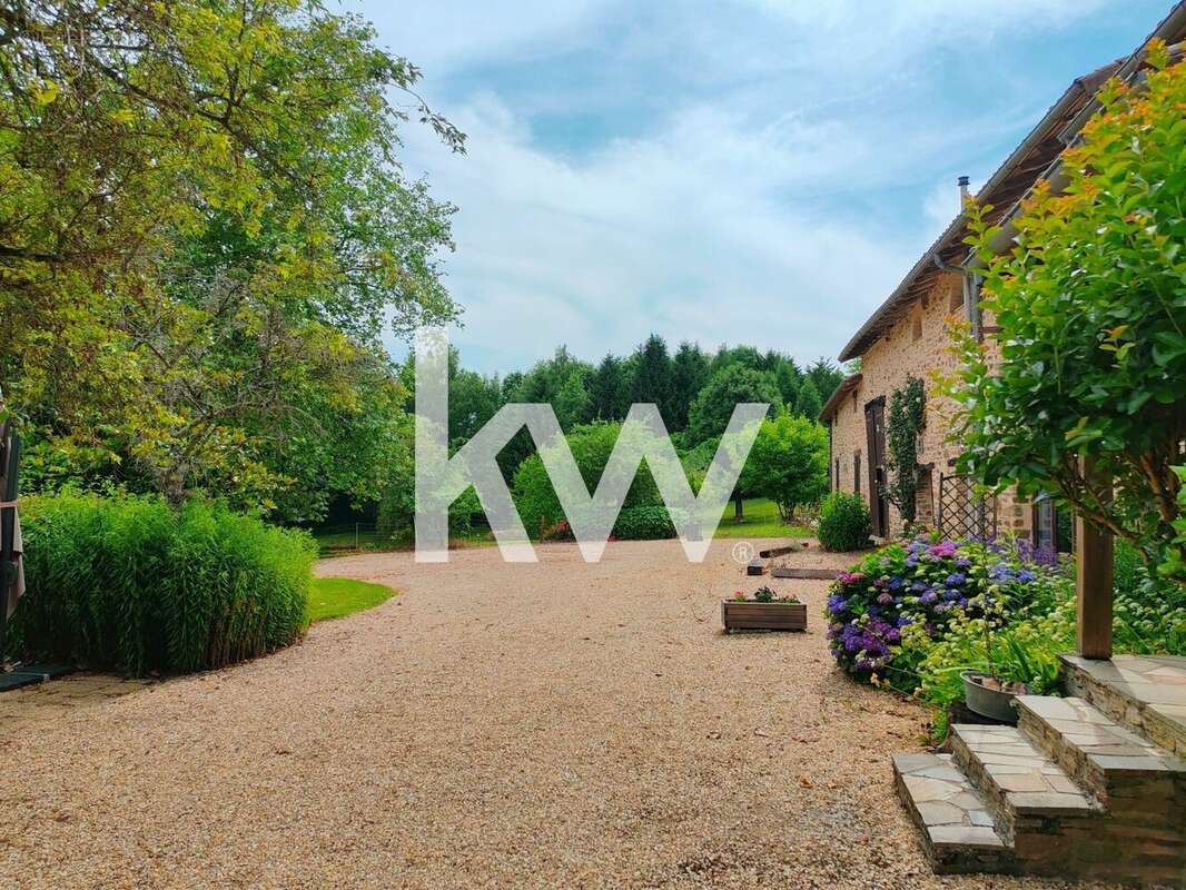 Maison à BUSSIERE-GALANT