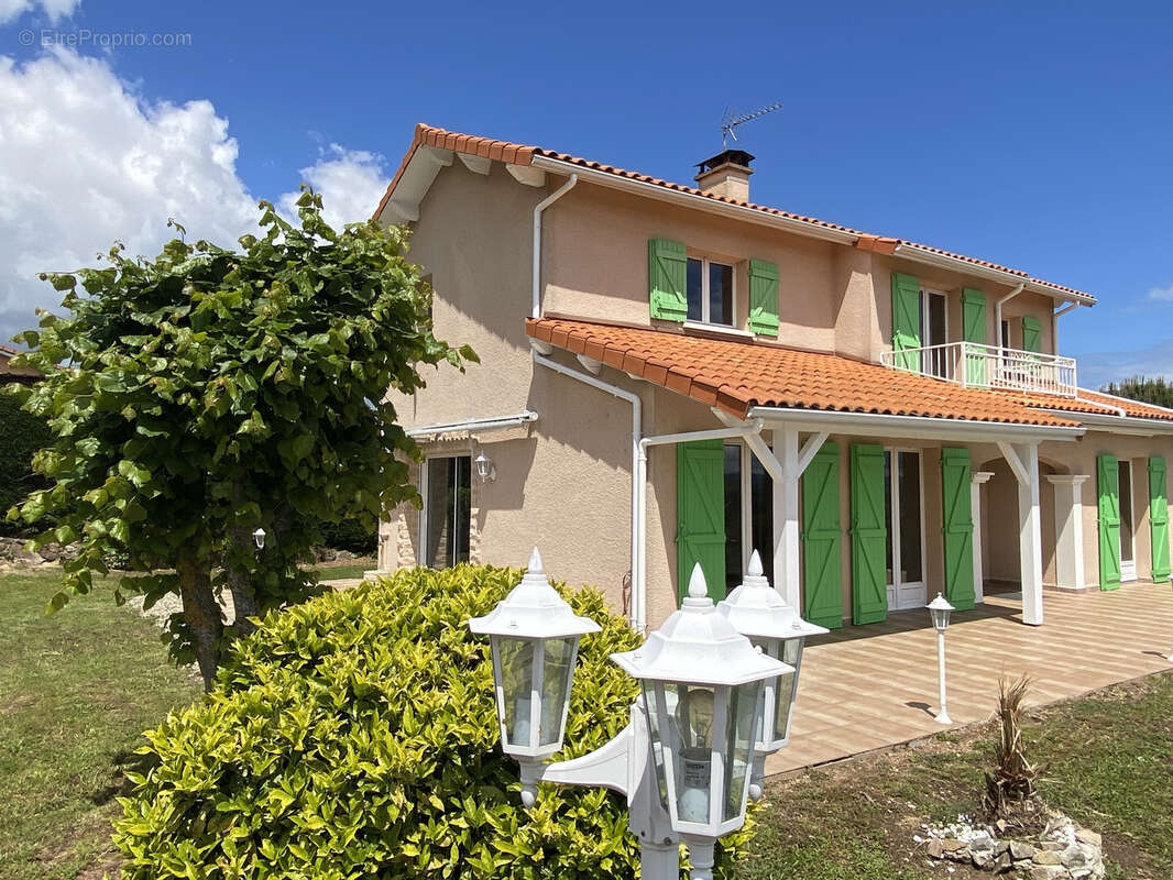 Maison à VILLEMONTAIS