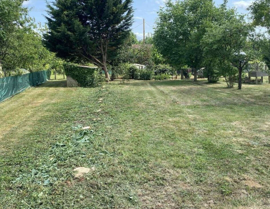 Terrain à YVRE-L'EVEQUE