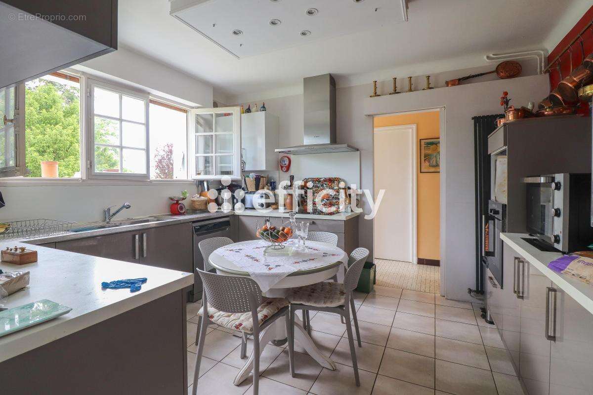 Maison 224 m² à Conches-En-Ouche  - photo 8