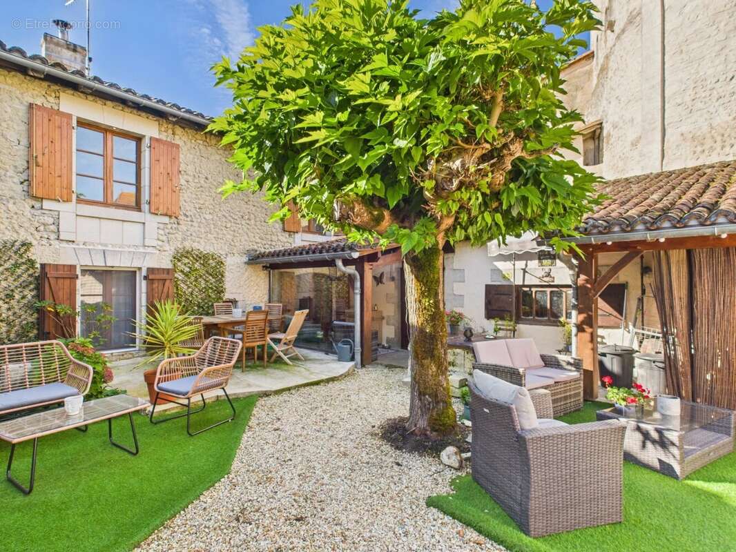 Maison à SAINT-PAUL-LIZONNE