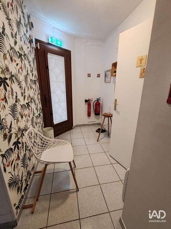 Photo 2 - Commerce à SARTROUVILLE