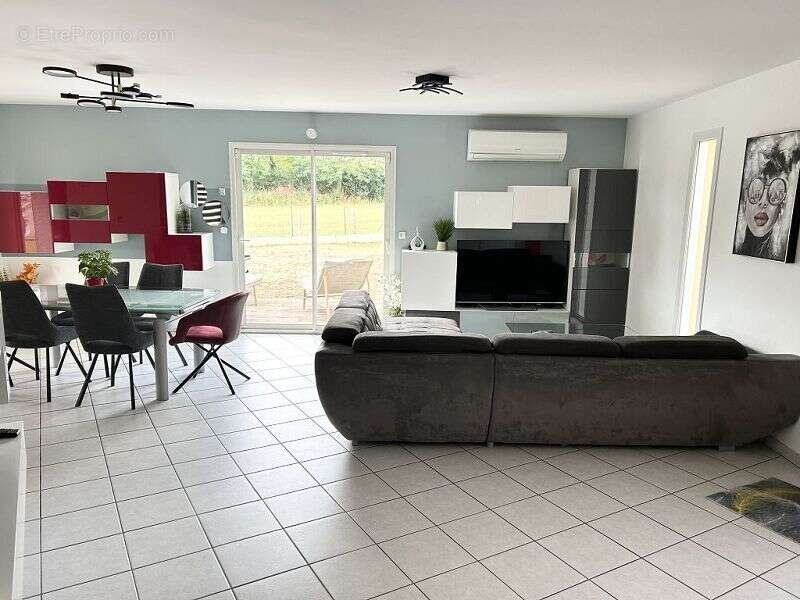 Maison à SURY-LE-COMTAL