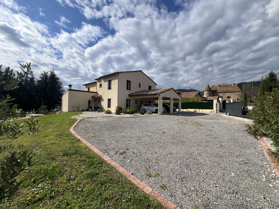 Maison à SAINT-LAURENT-DU-PAPE