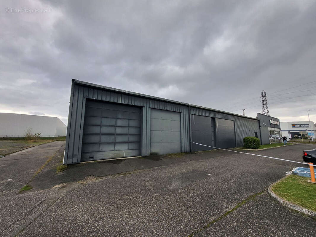 Local commercial 2300m² 69400 VILLEFRANCHE SUR SAONE - photo 3