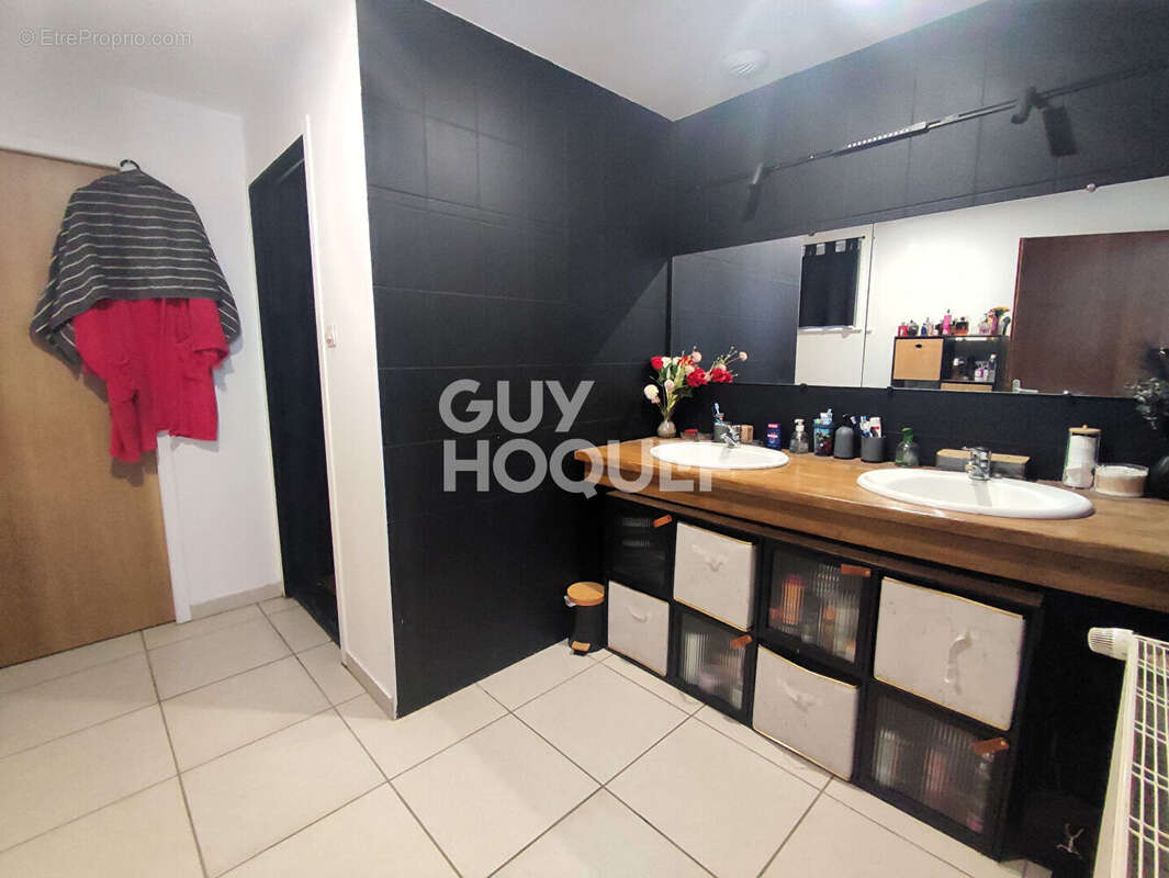 Appartement à SAINT-BONNET-LE-COURREAU