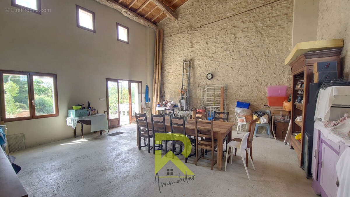 Maison à PEYREFITTE-SUR-L'HERS