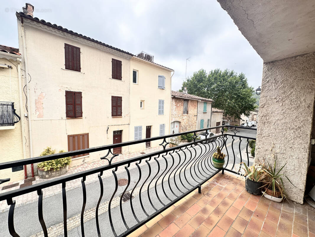 Maison à VINS-SUR-CARAMY