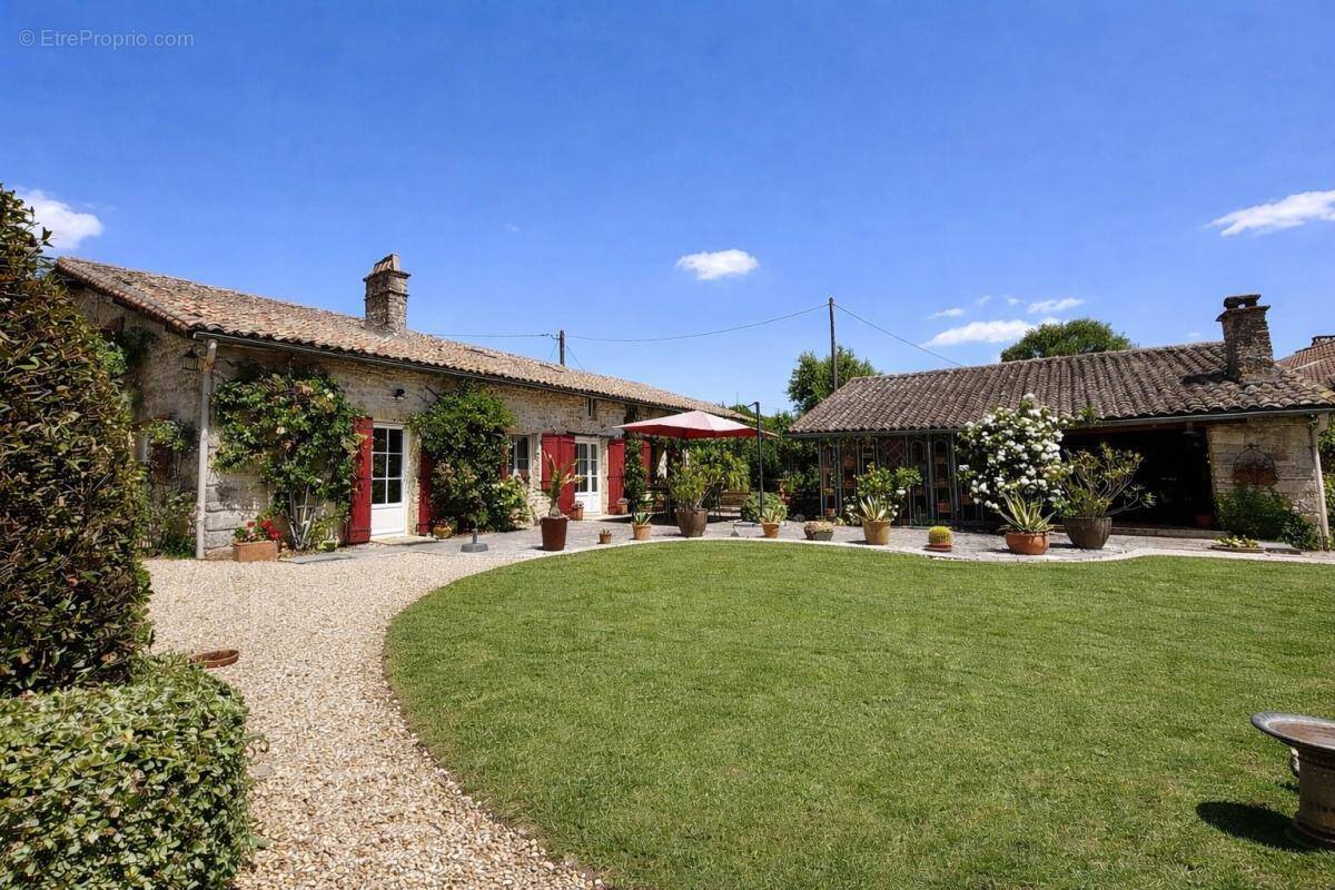 Maison à SAINT-COUTANT