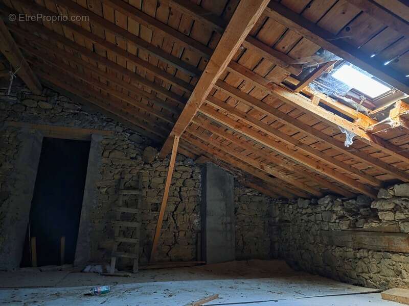 Maison à AUZELLES