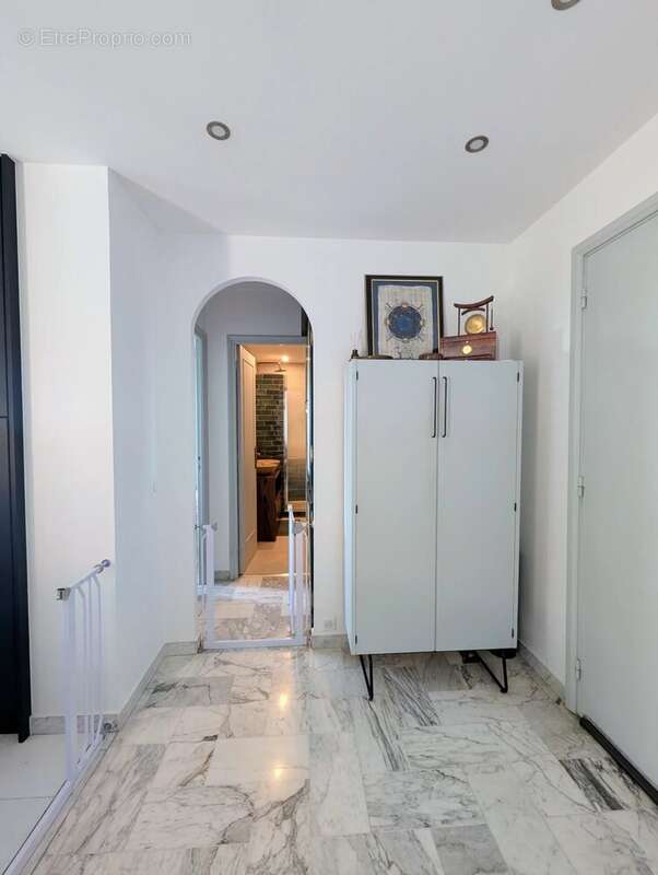 Superbe appartement t2 calme / vue mer grande terrasse et garage - photo 6