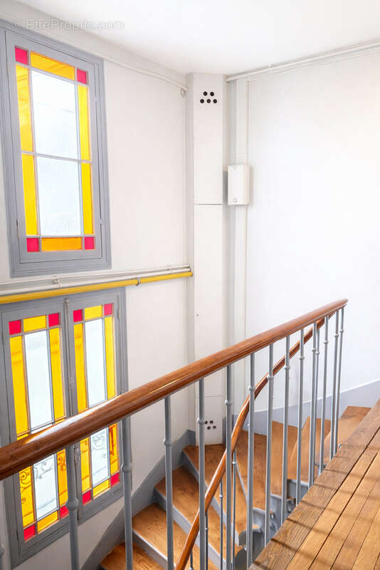 Studio pernety -gaite - refait à neuf  dernier etage - photo 8
