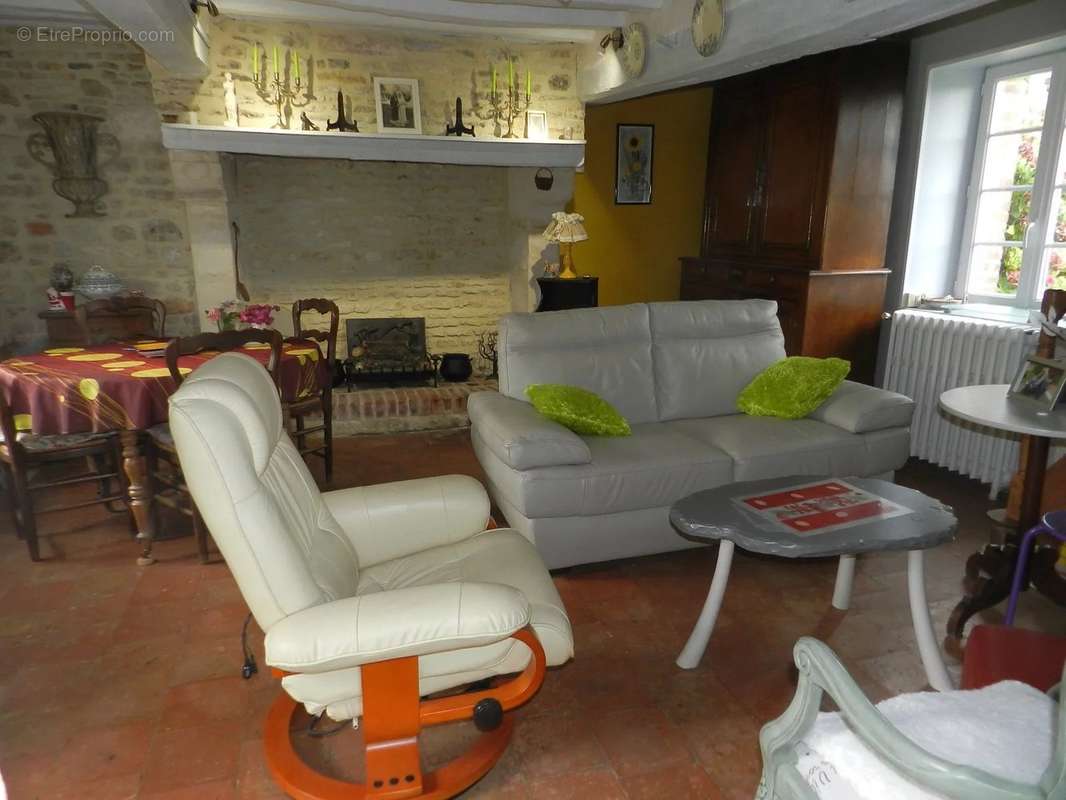 Maison à SAINT-PIERRE-SUR-DIVES