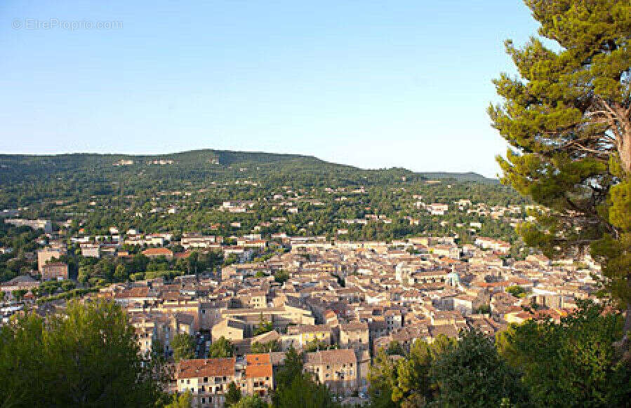 Photo 1 - Commerce à APT