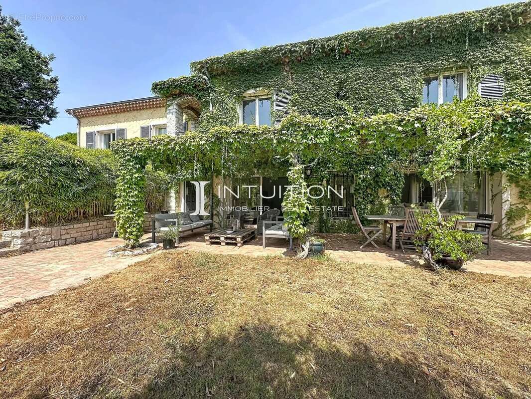 Mougins - Les Colles : Authentique villa de charme avec piscine - photo 12