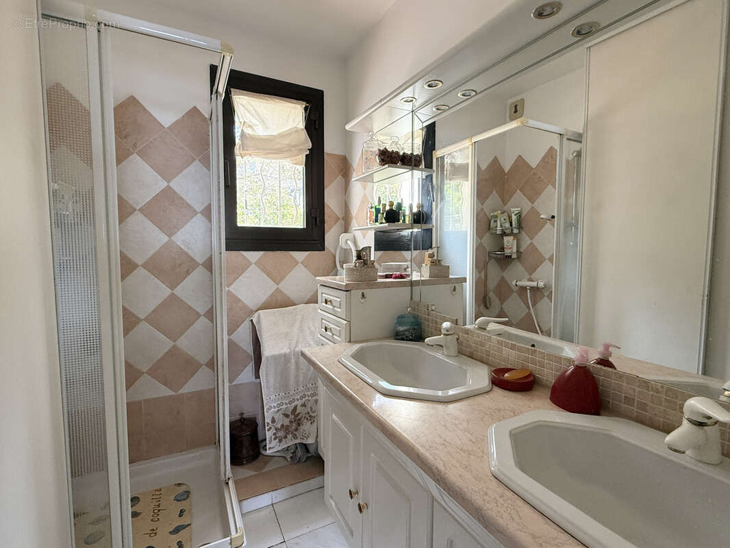 Appartement à SIX-FOURS-LES-PLAGES