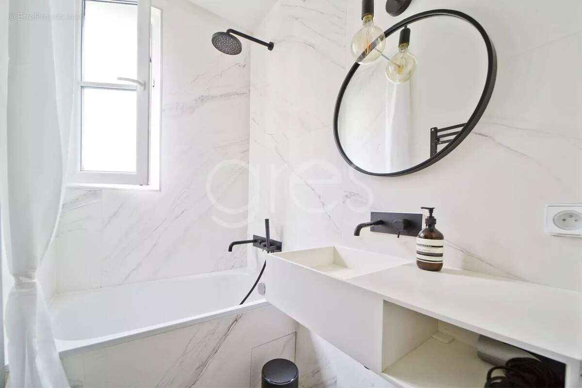 Appartement à PARIS-7E