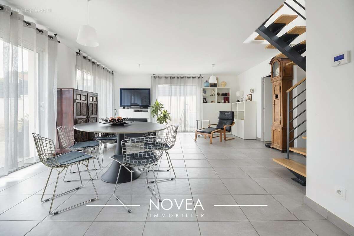Maison 124 m² à Grezieu-La-Varenne  - photo 2