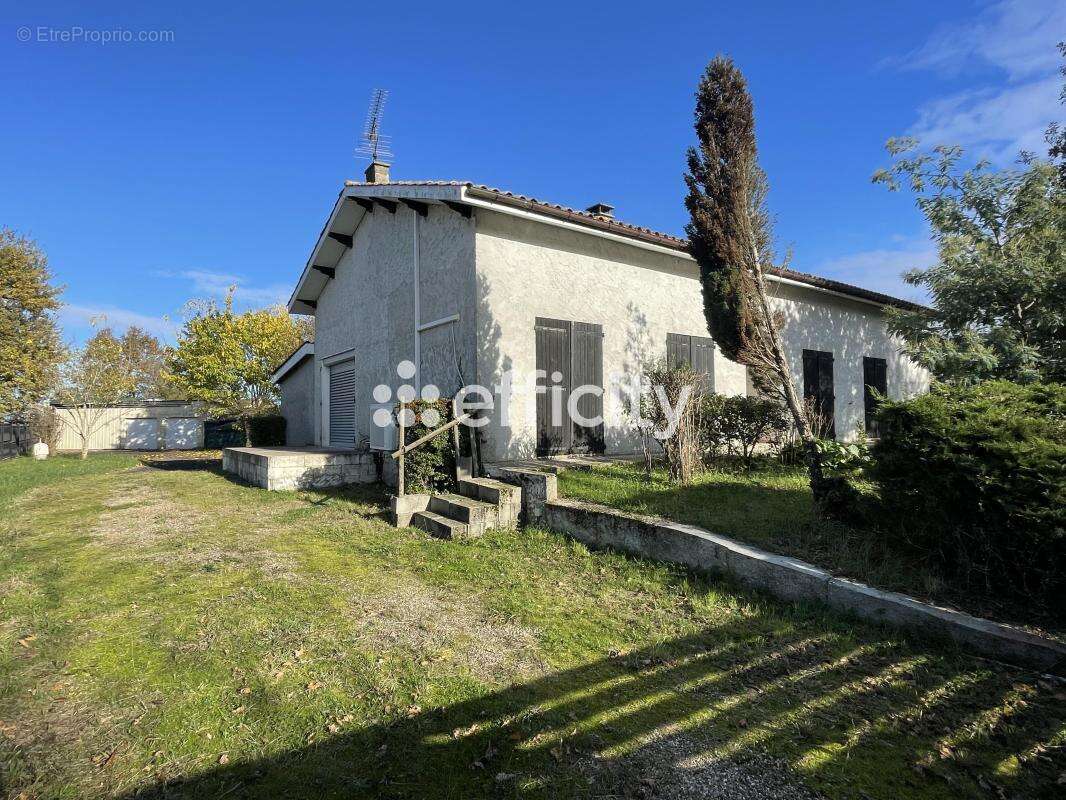 Maison à BEYCHAC-ET-CAILLAU